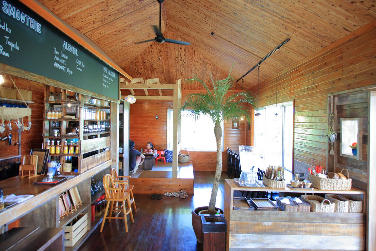 島cafe とぅんからや　内観