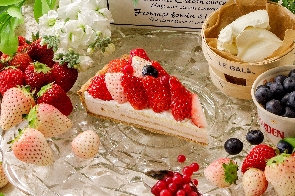 「白イチゴ～初恋の香り～がより添うイチゴムースのタルト」ピース1188円