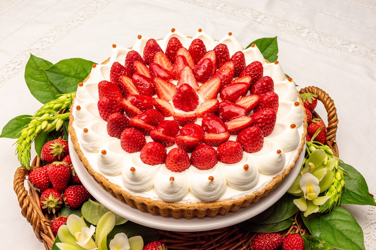 「イチゴとカスタードプリンのタルト」ホール(25cm)7776円