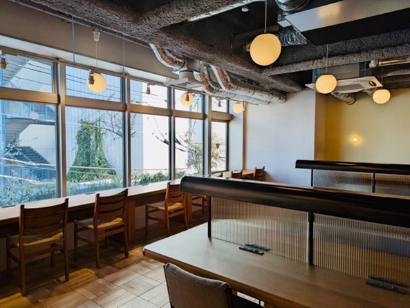 3階のラウンジスペースは図書館をイメージ