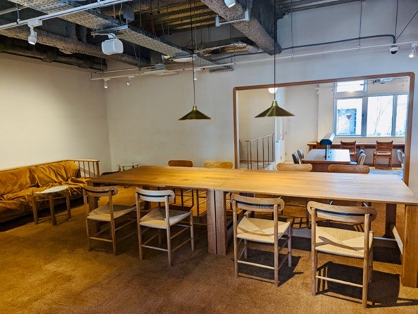 木の温もりを感じる落ち着いたインテリア