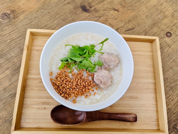 「比内地鶏出汁のお粥　比内地鶏団子」800円