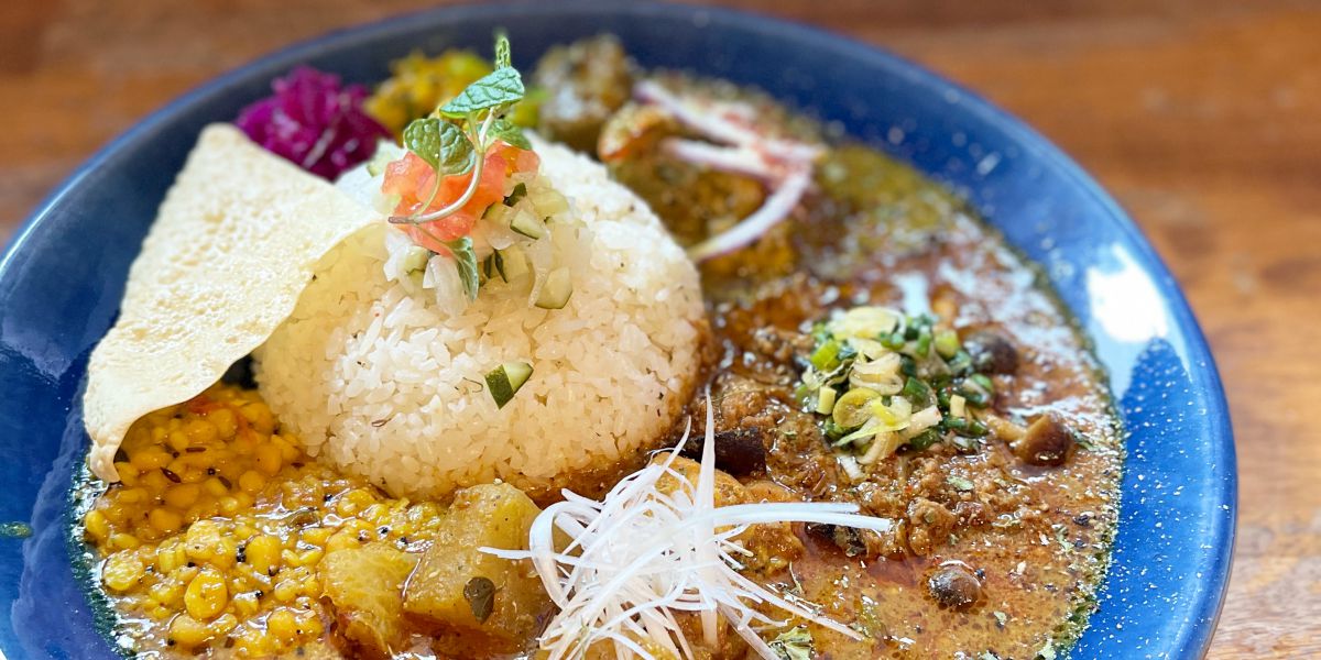 マニアもうなる三軒茶屋の個性派スパイスカレー「創作カレーMANOS」