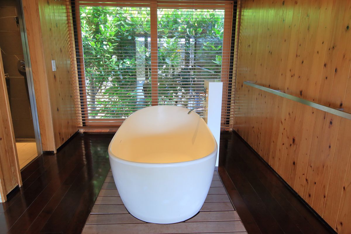 スタイリッシュな「ズーキ」の浴室