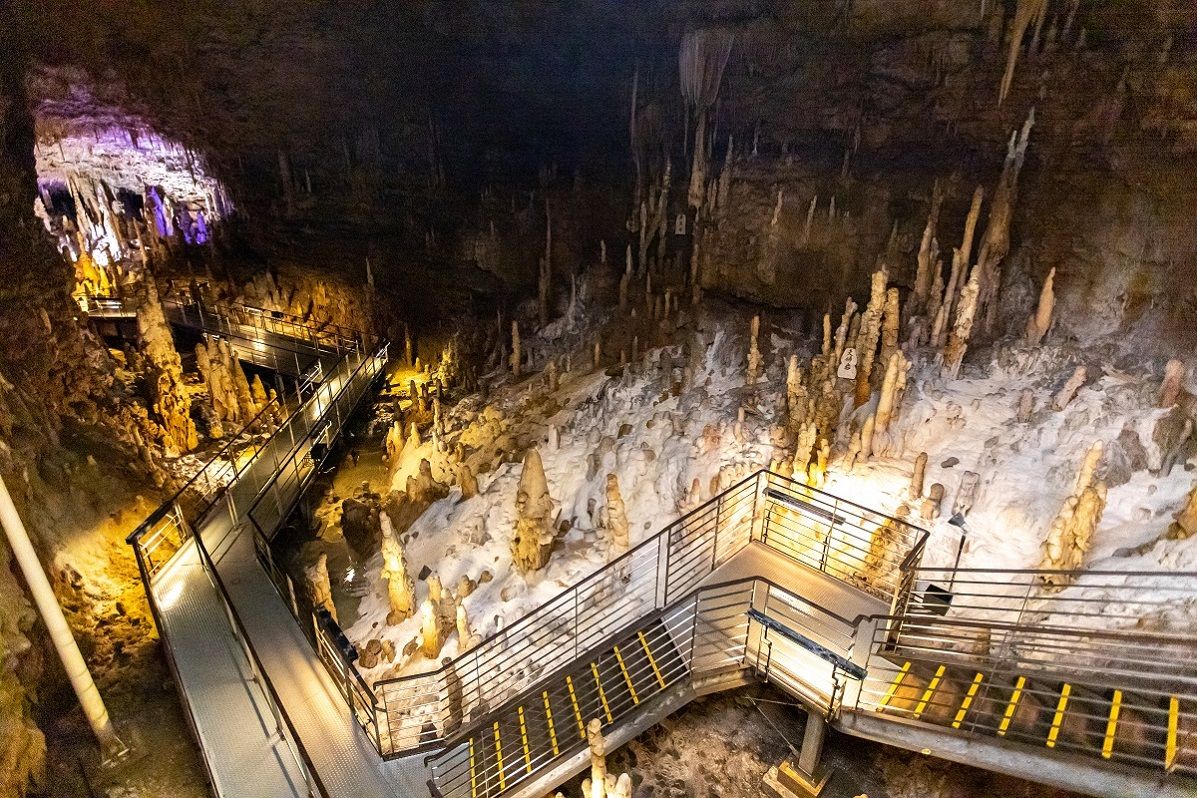 玉泉洞の入口からすぐの所にある「東洋一洞」
