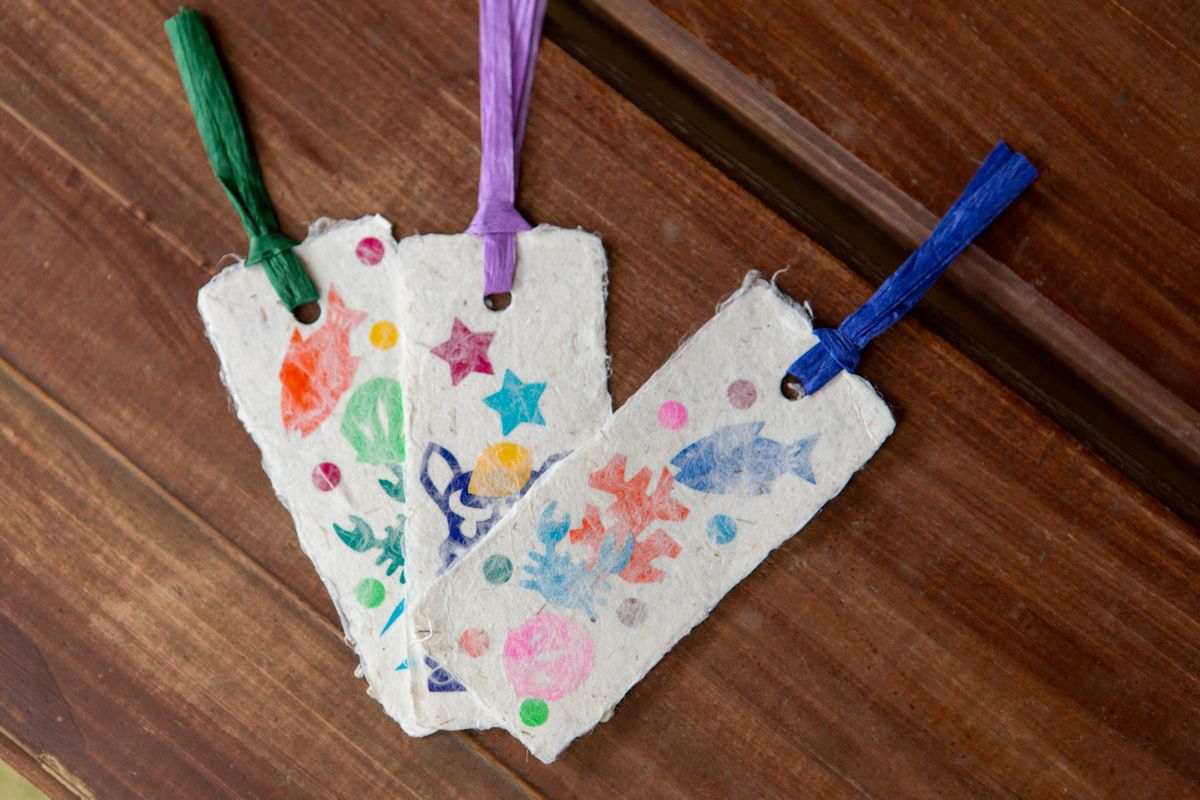 旧田場家住宅では紙すき体験も。しおり3枚700円