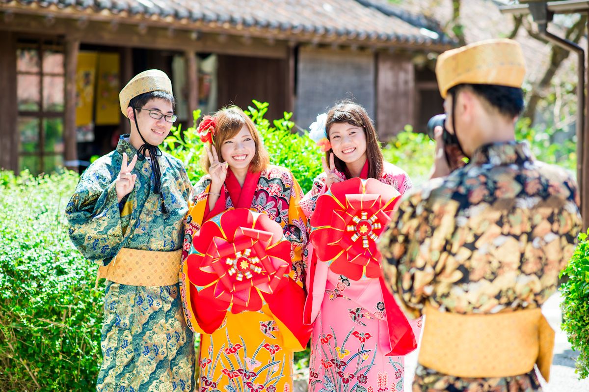 華やかな琉球王国時代の衣装を着て散策も楽しめます。1人1000円～