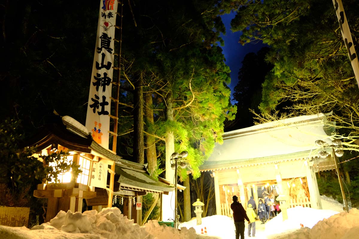 真山神社の仁王門