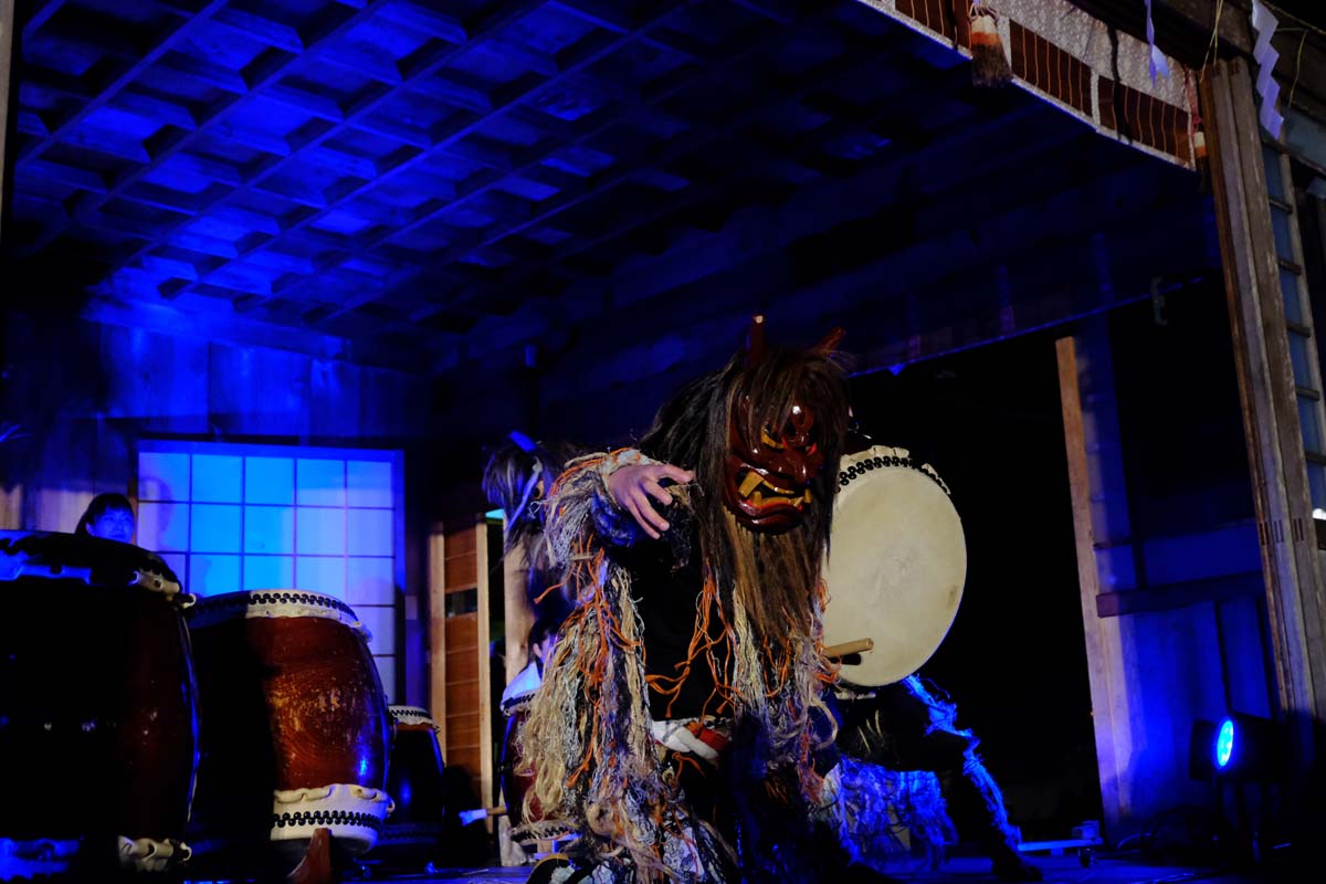 なまはげ太鼓の演奏