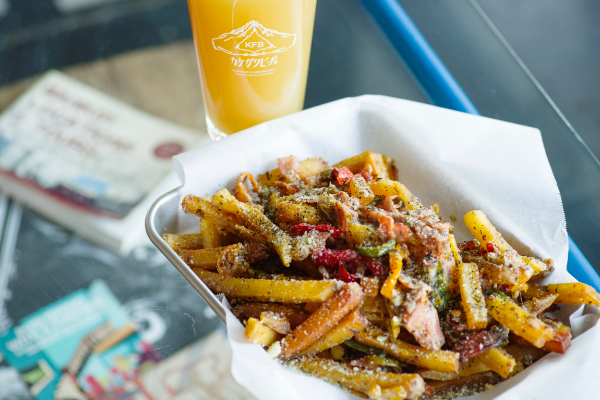 ダーティフライ レギュラー780円、ラージ1000円