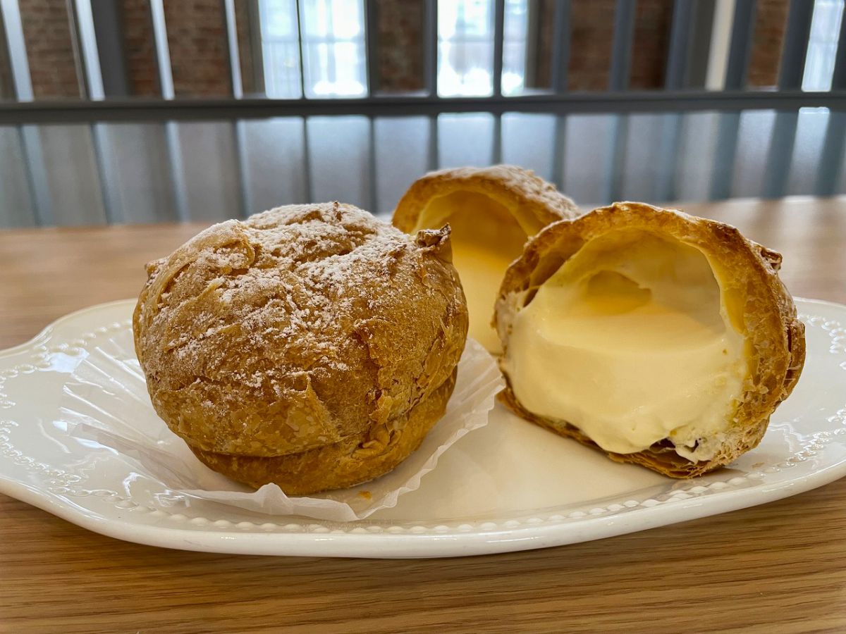 パリパリ生地の食感が楽しいジャンボパイシュー「夢不思議」1個180円