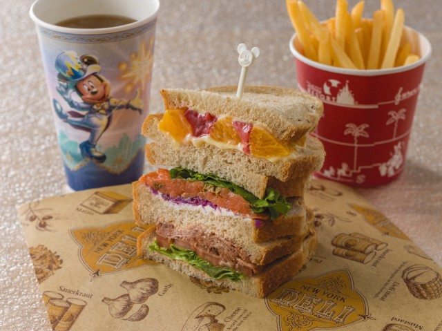 マイルハイ・デリ・サンド （ローストビーフ、スモークサーモントラウト＆チーズクリーム、フルーツ＆カスタード） フレンチフライポテト ソフトドリンクのチョイス