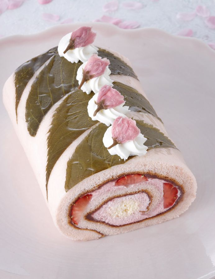 SAKURAロール　カット 605円、約14cm 2376円