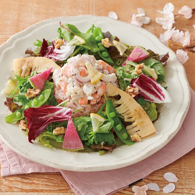 レモンチキンとシーフードのサラダちらし ￥1,580（フードセット：紅茶付き）