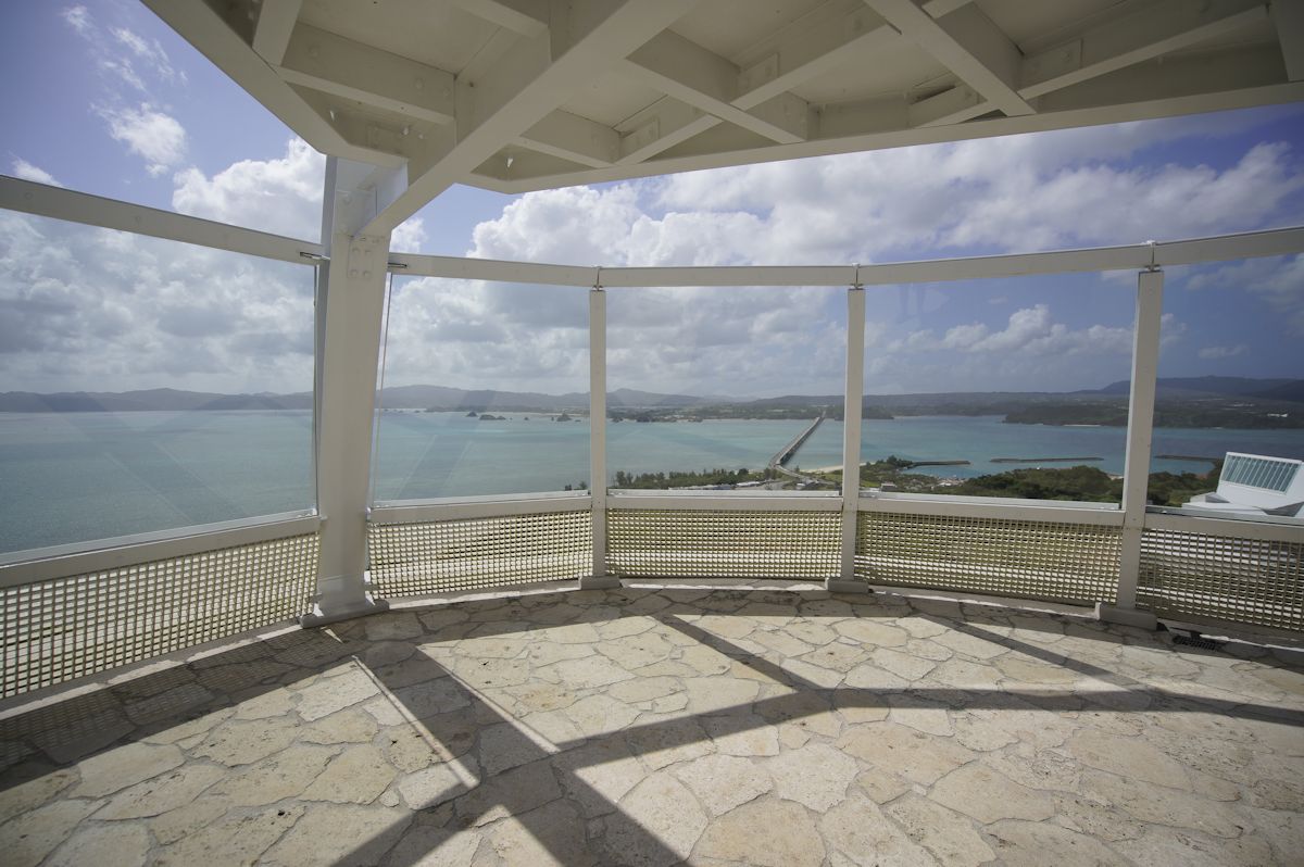 半オープンエアの4階。海からの風が心地よいです