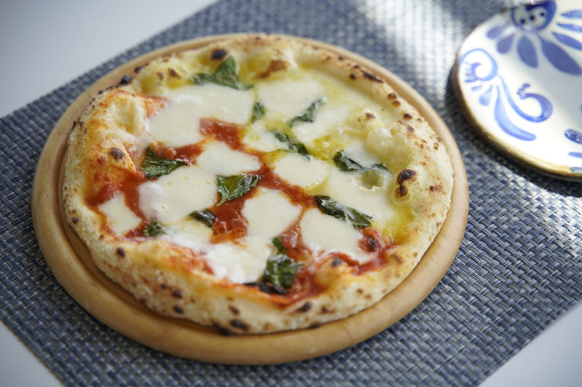マルゲリータMサイズ1500円。イタリアから小麦や水、塩などを取り寄せた本格派