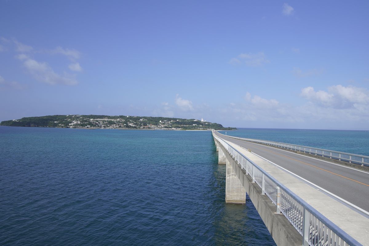 全長1960mの古宇利大橋は沖縄本島周辺で最も長い離島架橋