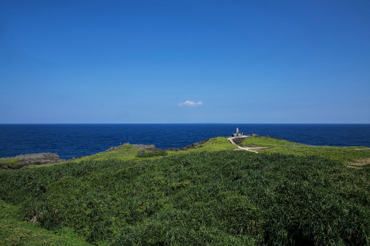 屋上展望台からの眺め。海の青さが際立っていますね