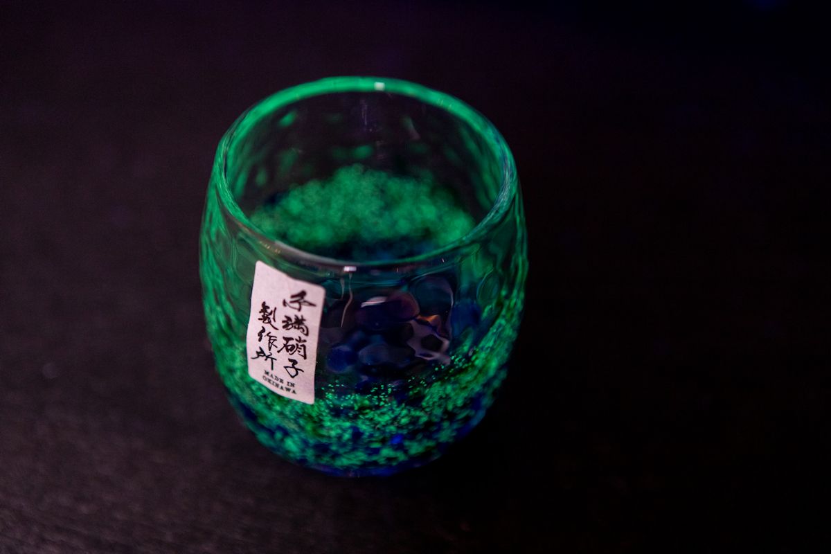 日中に浴びた光を蓄えると、暗闇でほのかに光る「天ぬ群星」も大人気