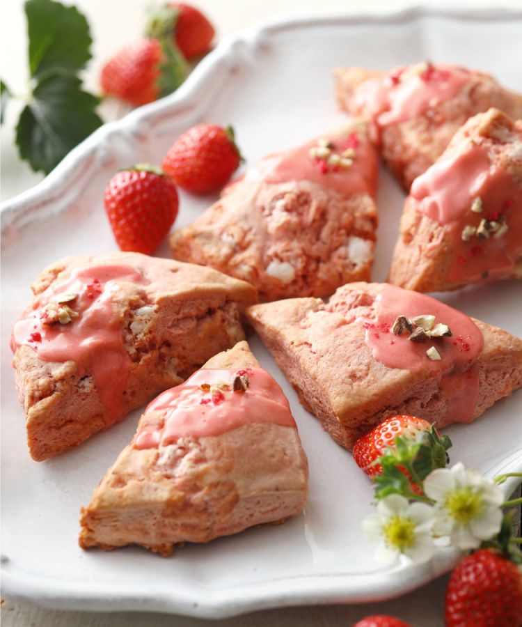 ストロベリーシュガースコーン 340円