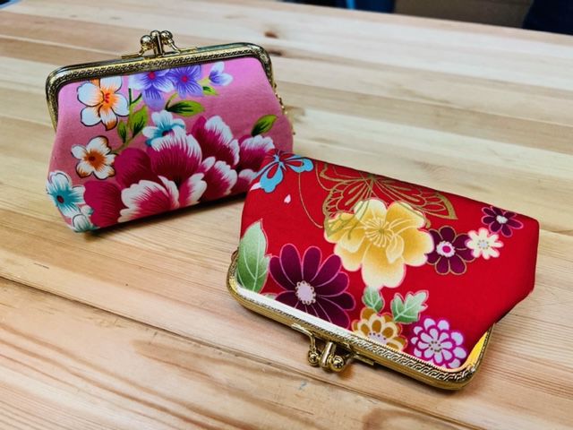 雙層口金包 各NT$280
