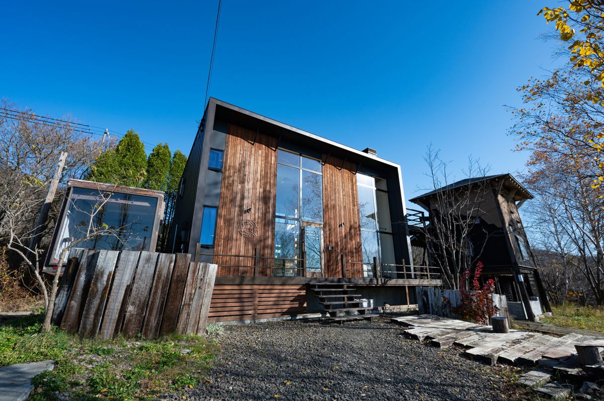 丘の上の一棟貸し宿「MAOIQ」で過ごす特別な休日を!