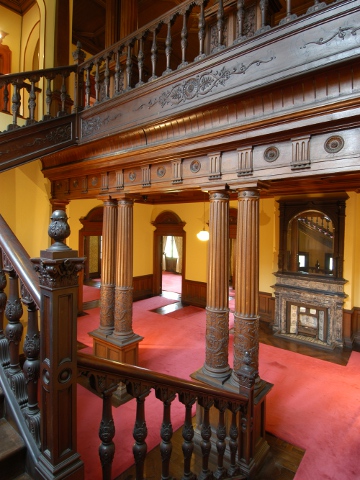 空間構成が見事な階段ホール