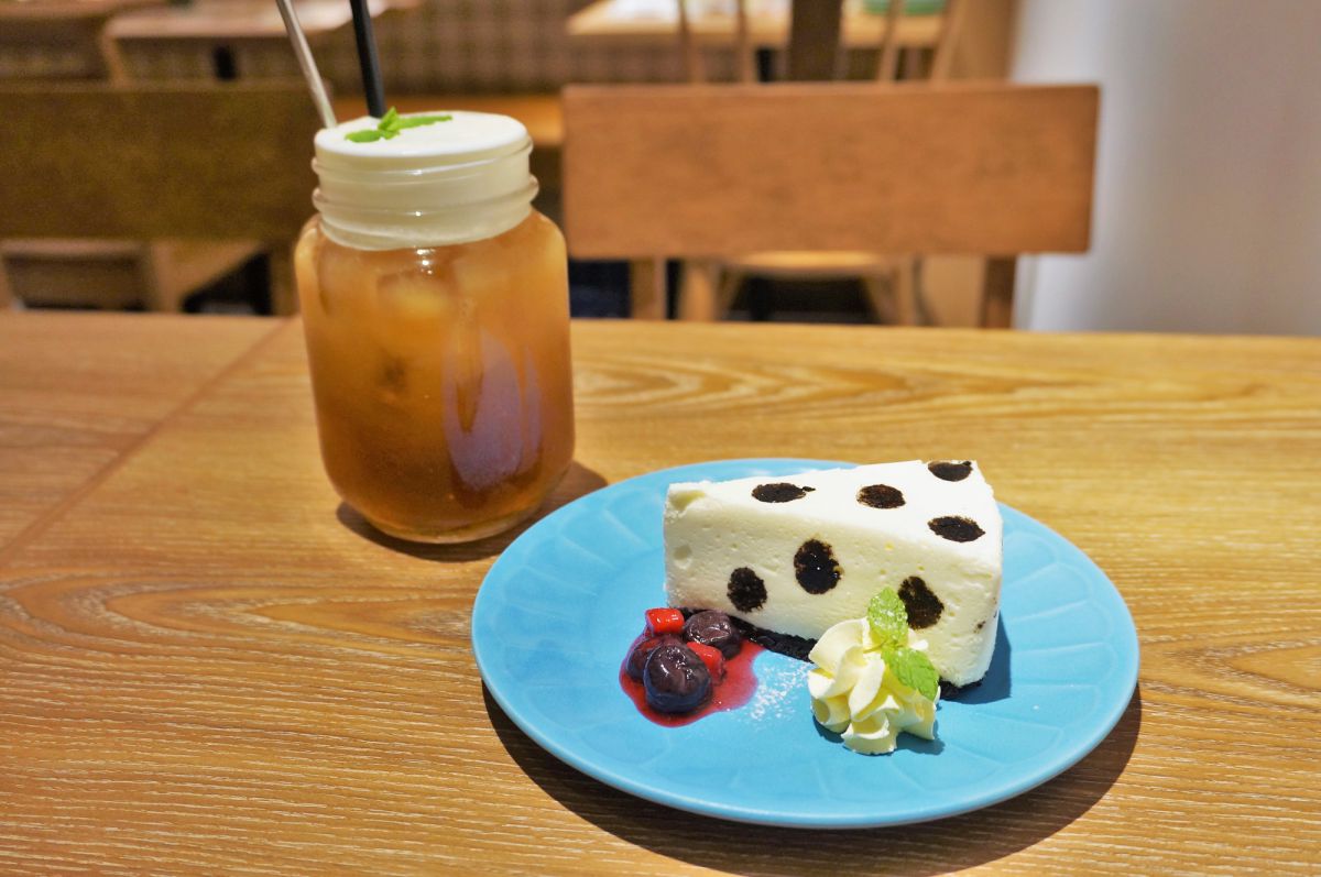 左から「フロマージュ マンゴーティー」580円（税抜）「パンダ チーズケーキ」500円（税抜）