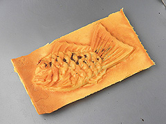 「羽根付きたい焼き」粒あん150円、クリーム170円