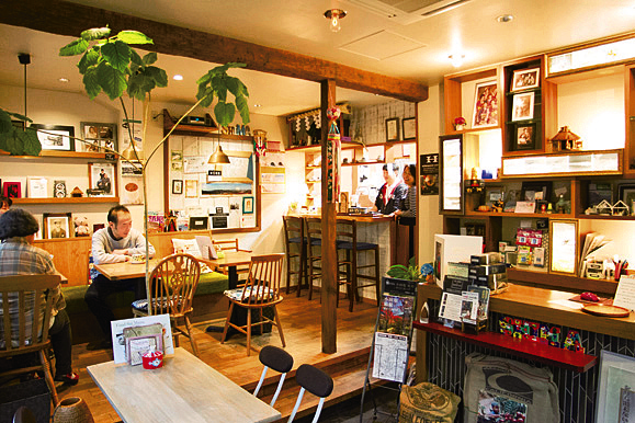 写真館の暗室や事務所として使われた建物を利用