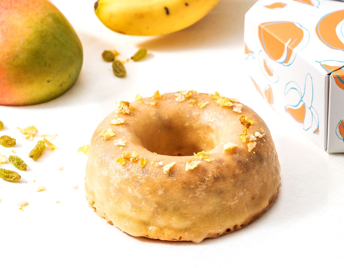 バナナや白桃のピューレなどミックスフルーツを使用した「ミックスジュース リングケーキ」直径約12cm、1620円