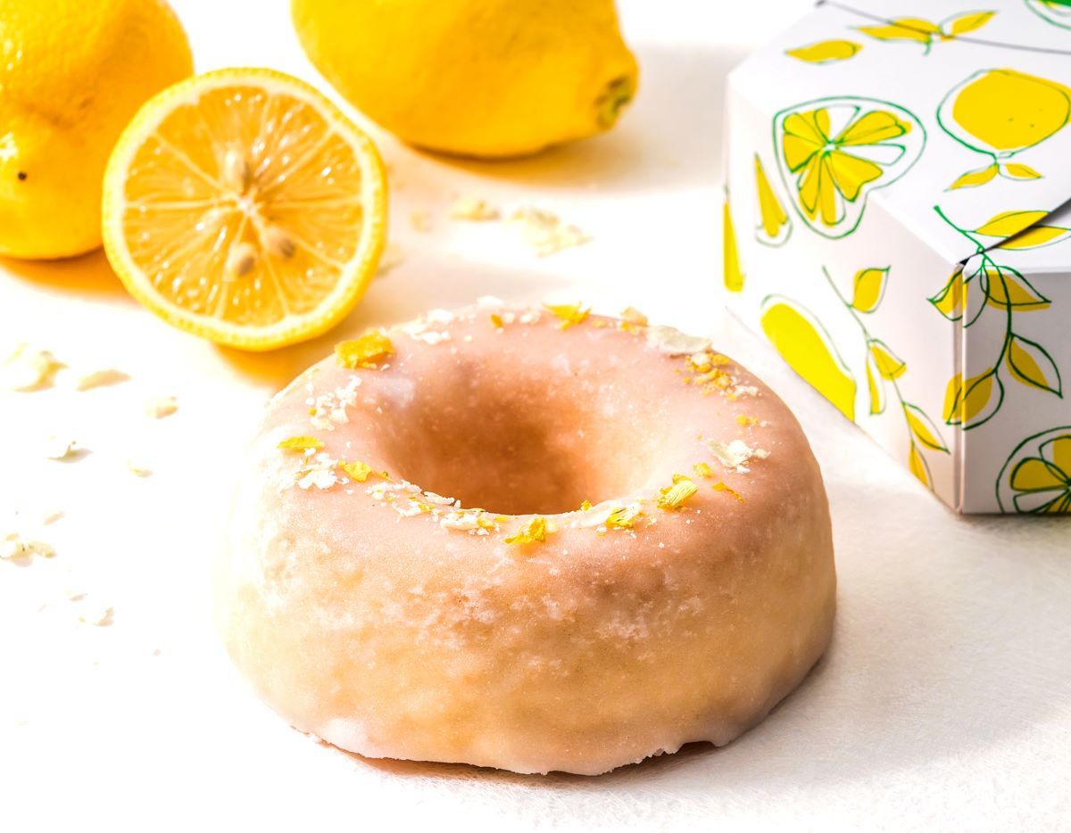 絞ったレモン果汁と、エキストラバージンオリーブオイルのイタリアン食材が爽やかな「レモン×オリーブオイル リングケーキ」直径約12cm、1620円