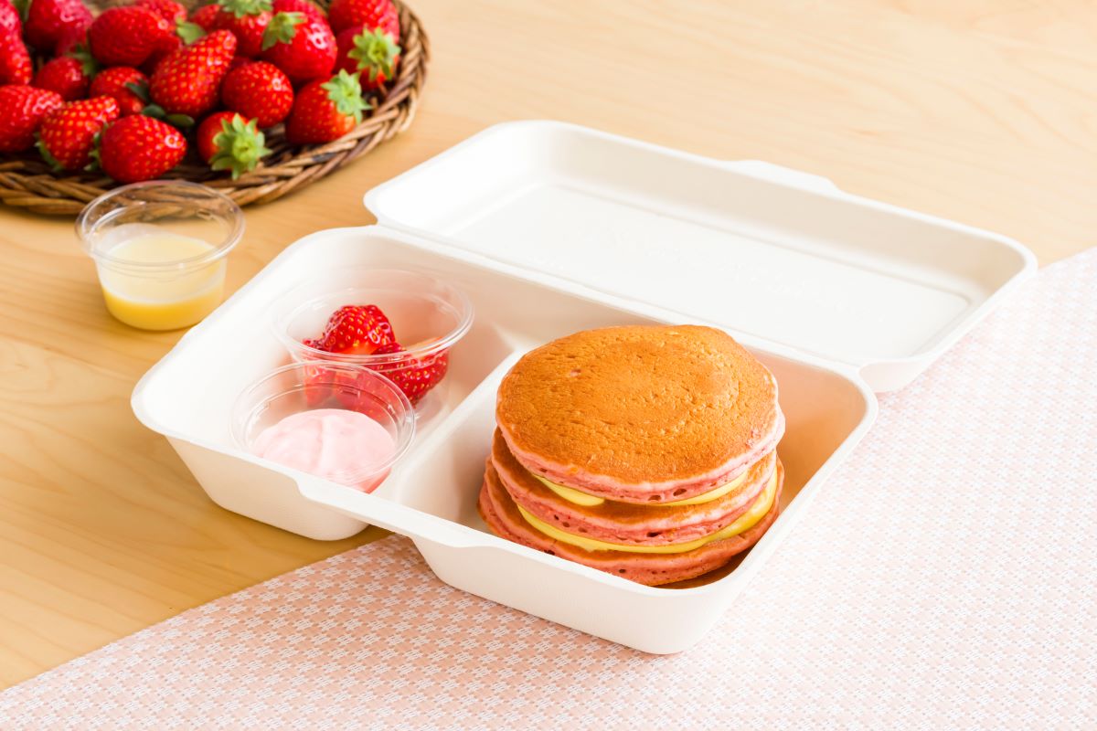 「ストロベリーと練乳のパンケーキ 」テイクアウト1200円