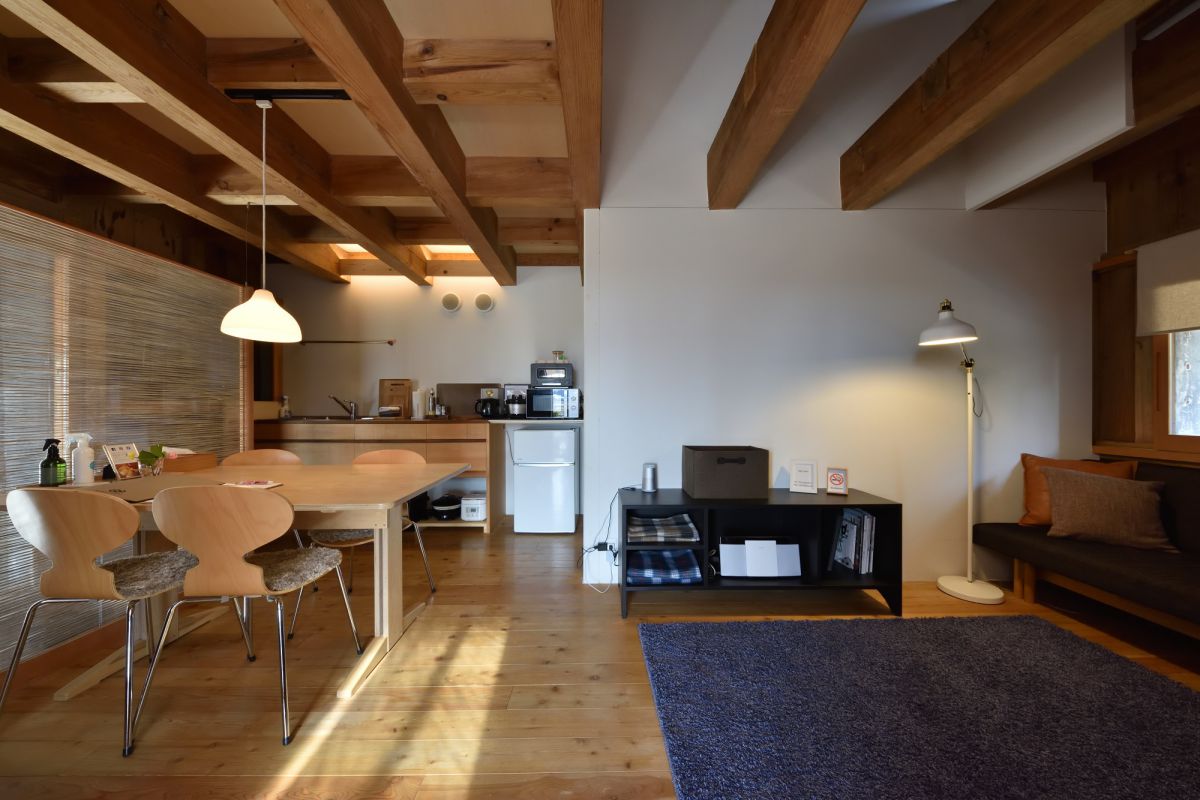 スタイリッシュな「蔵」の内装