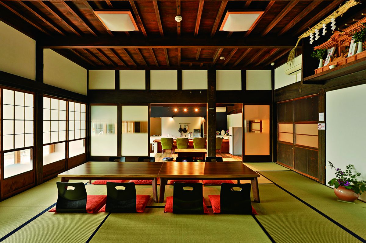 「萱」の和室。奥がダイニングキッチン