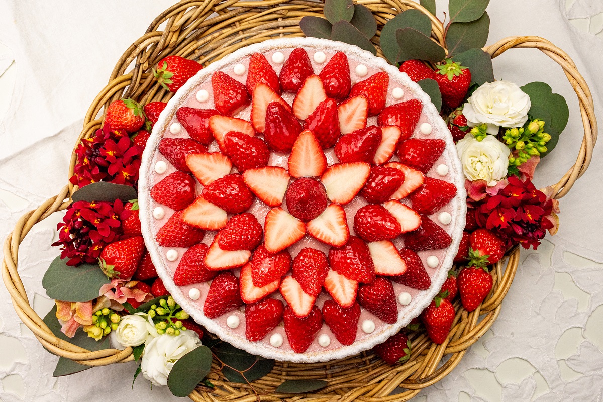 新作「イチゴと練乳ムースのタルト」ホール（25㎝）8640円、（17㎝）4536円、ピース864円