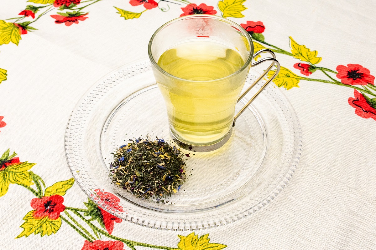 「No.5 Hana sencha 春の煎茶 ～4種の花のブレンド～」缶入りティーバッグタイプ(3g×8袋入)1,242円、袋入りティーバッグタイプ(3g×8袋入)918円　※無くなり次第終了