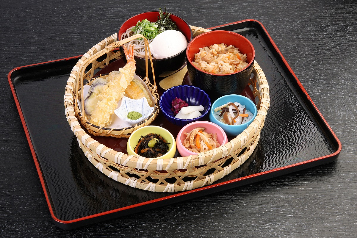 少しずつ色々食べたいなら「豆腐そば膳 1,507円」はいかが？