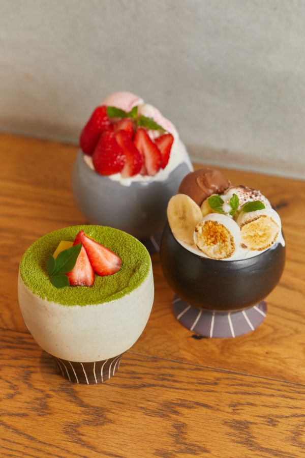 手前から左回りに宇治抹茶ティラミス950円、いちごNONパフェ1000円、チョコNONパフェ950円