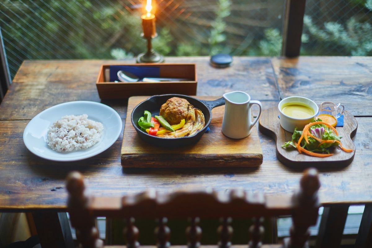 ノイカフェ 箕面船場本店