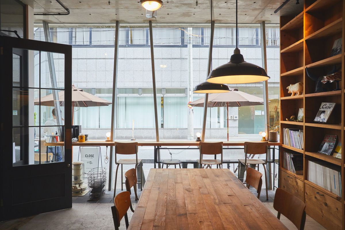 SCHOOL BUS COFFEE STOP KITAHAMA