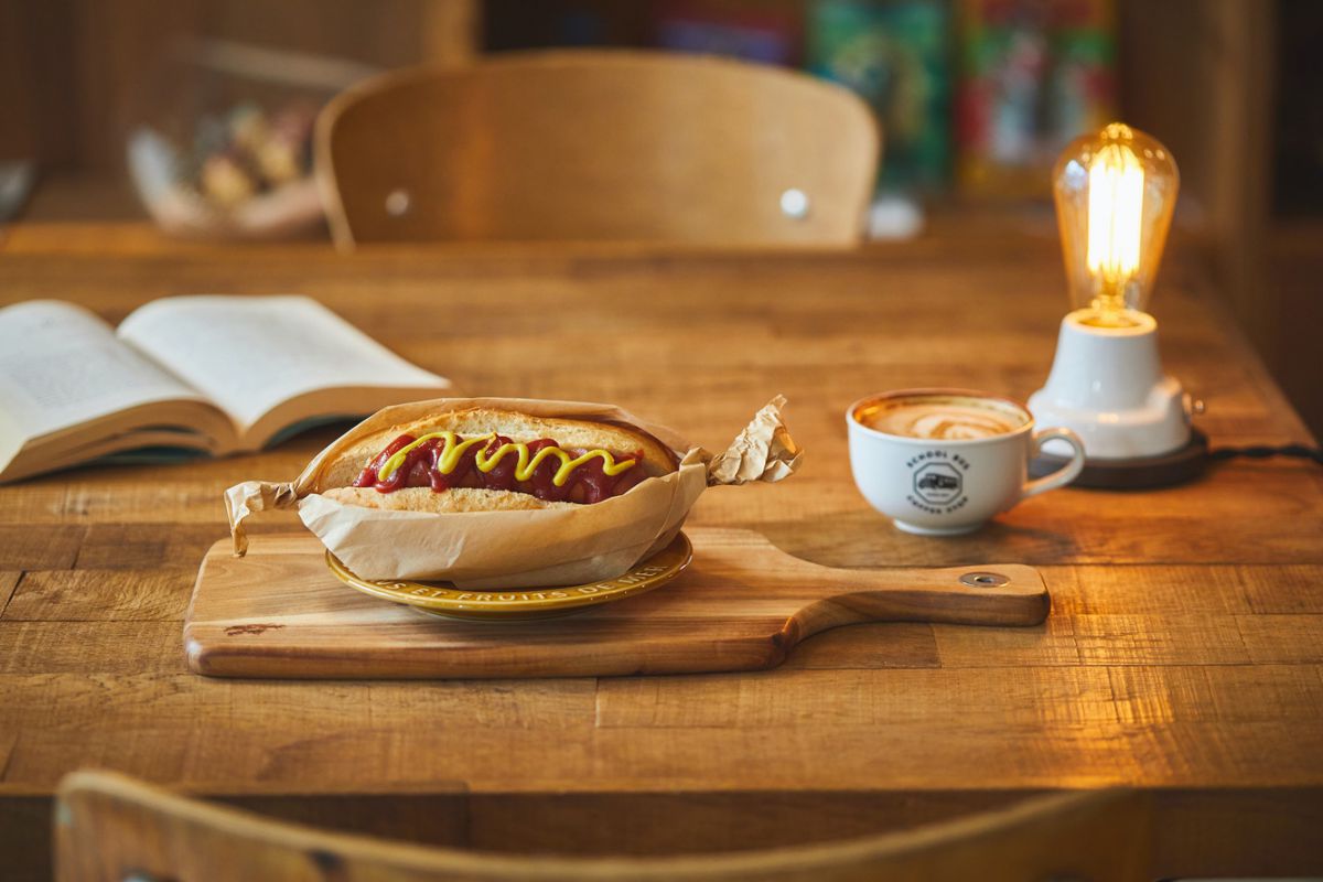 SCHOOL BUS COFFEE STOP KITAHAMA