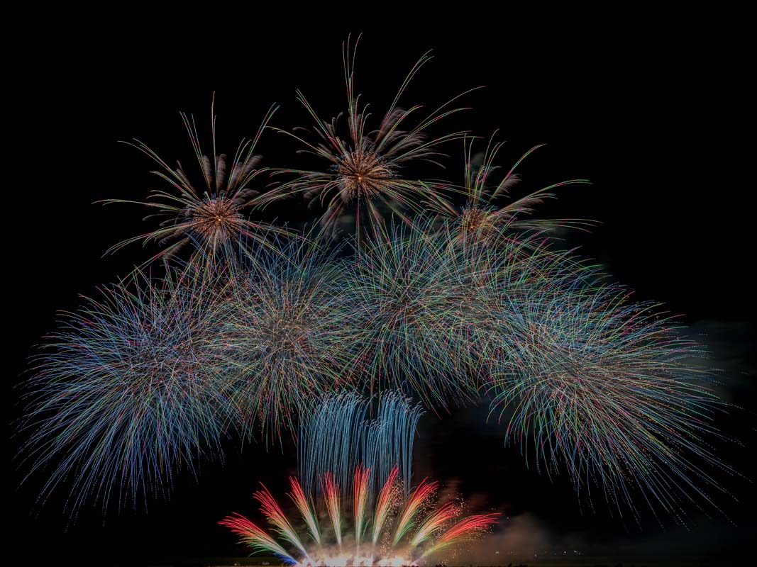 修学旅行期間中に誕生日を迎えた生徒へ贈る、小松煙火工業からのサプライズ花火