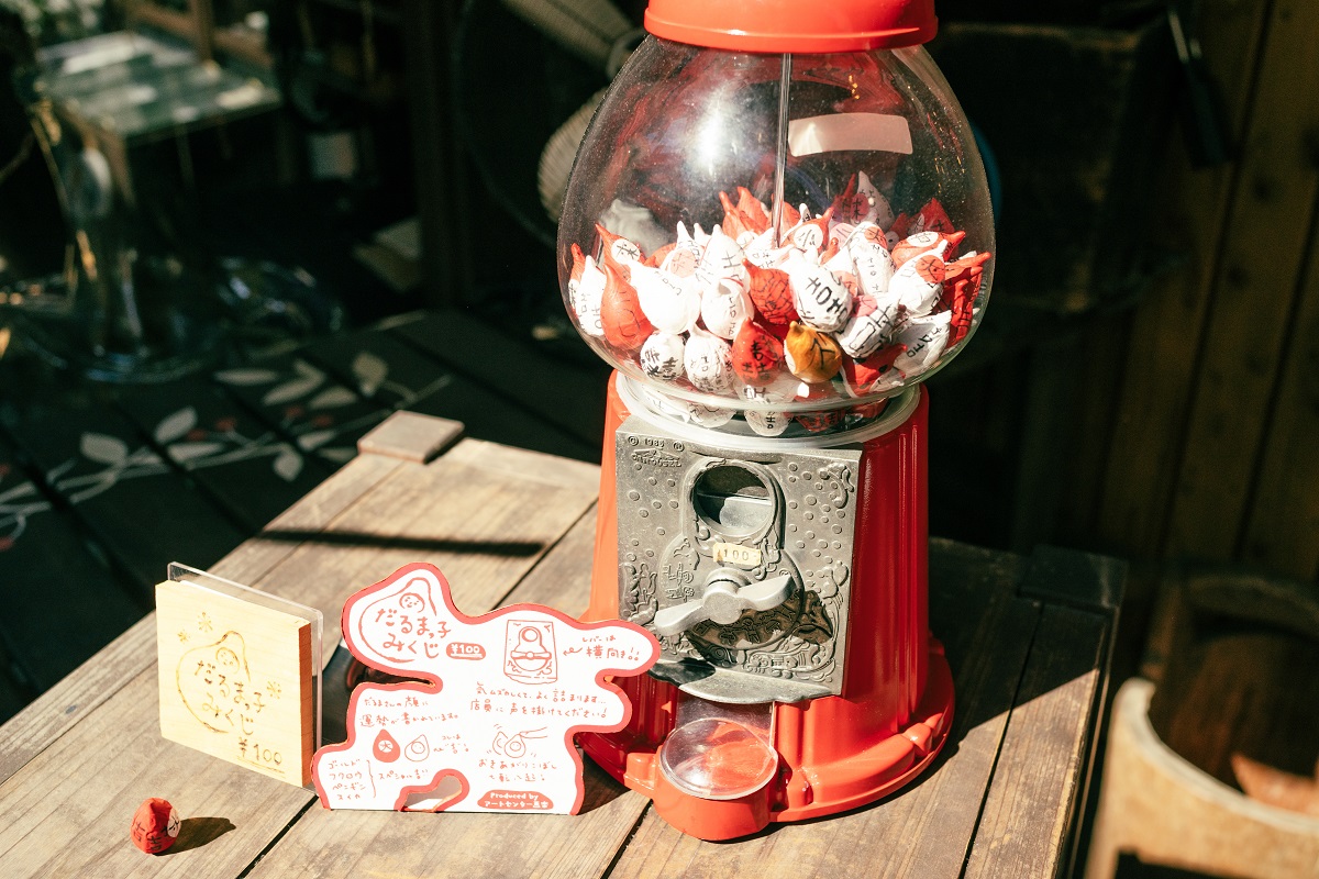 だるまっ子みくじ100円