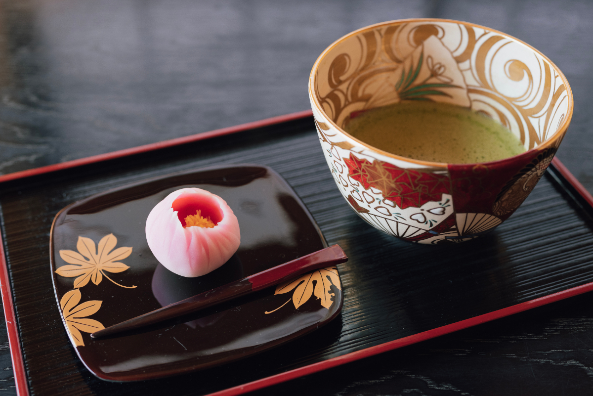 抹茶(季節の上生菓子付)900円