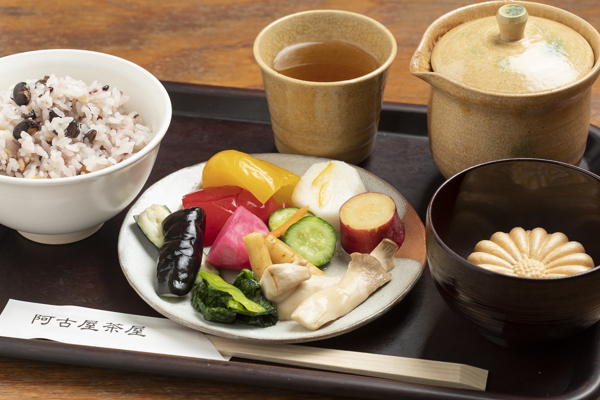 定番のお漬物以外に、エリンギやジャガイモなど変わり種のお漬物もいっぱい(ラインナップは季節ごとに変わります) 