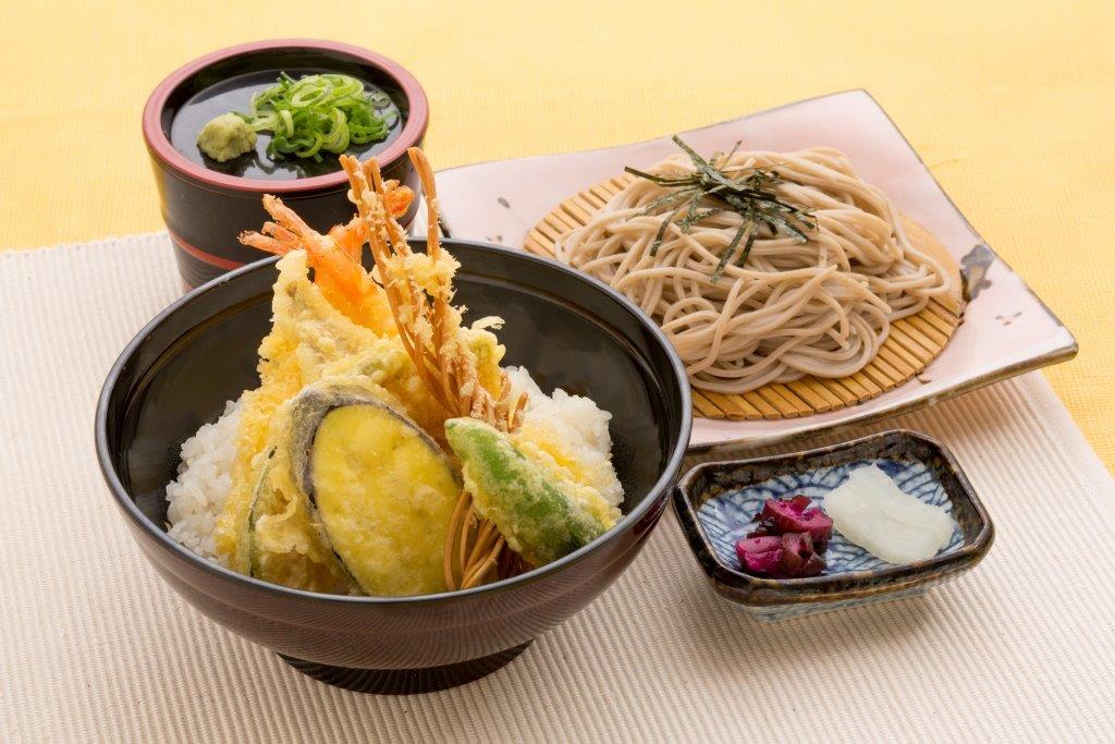 おぼろ豆腐が付いた「天丼とミニざるそばセット 1,782円」