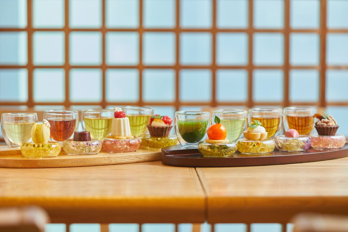 ハーバルティーペアリングセット（左）とトラディショナルティーペアリングセット（右） 各1650円