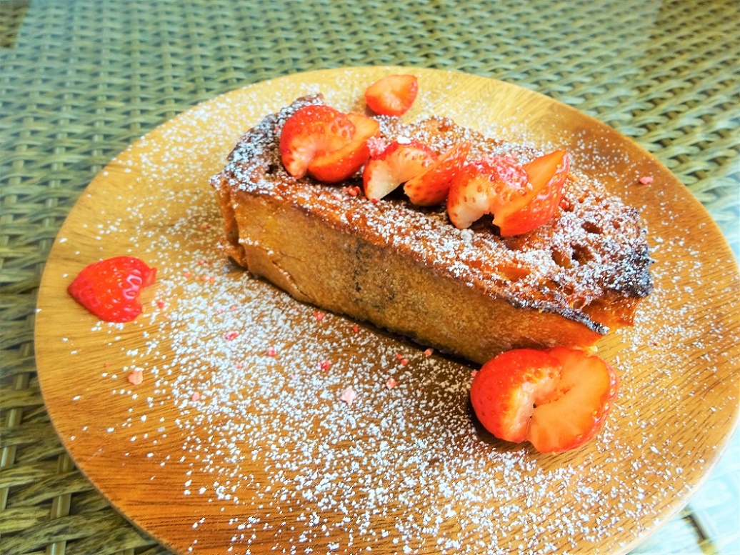 塩キャラメルのフレンチトースト（季節の果物添）