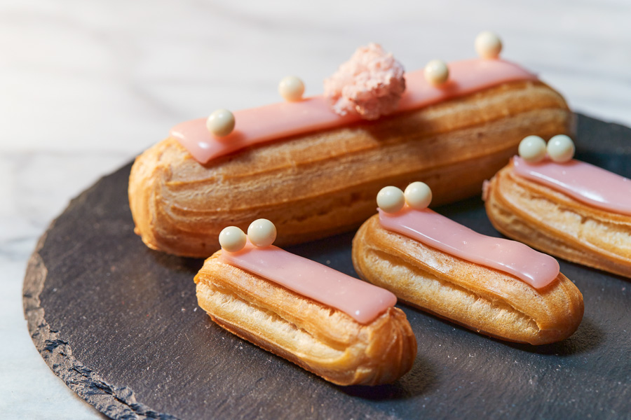 「桜エクレア」（スモール 220円/ラージ490円